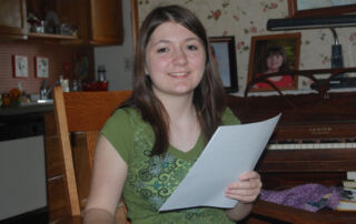 MARA PICTURE WITH PAPER